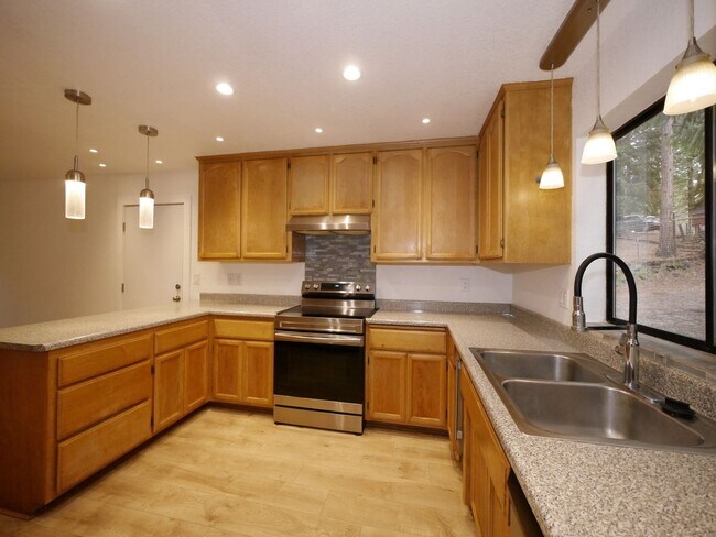 Foto del edificio - 18111 N Meadow Dr