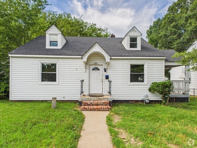 Building Photo - 3905 Larchmont Ln