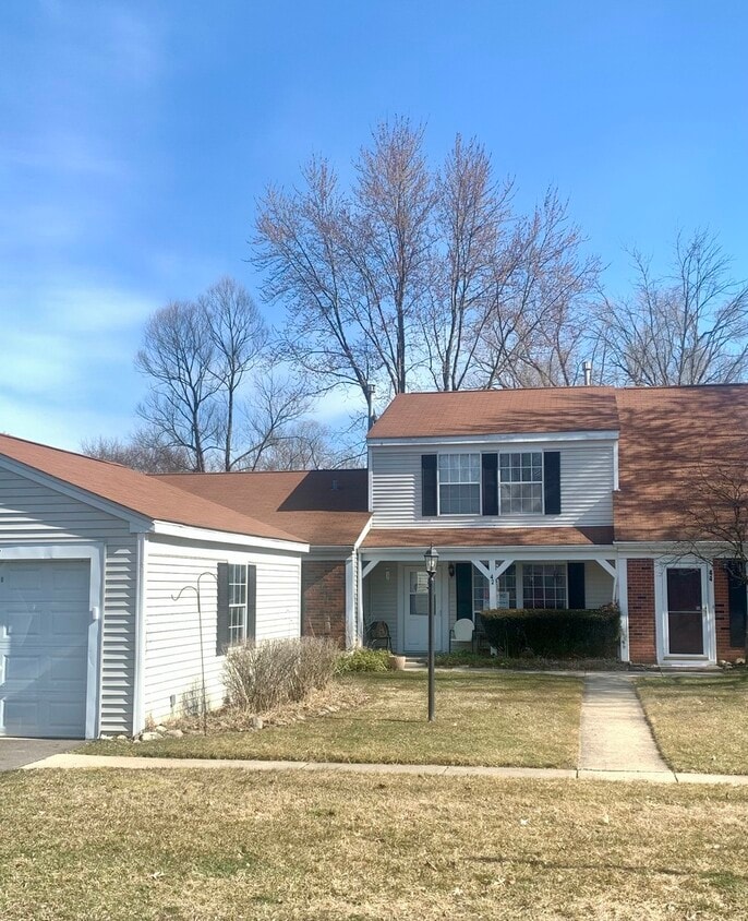 42 Silver Tree Cir, Cary, IL 60013 Townhome Rentals in Cary IL