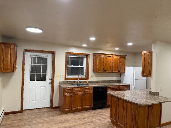 Building Photo - 260 King's Ridge Rd