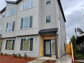 Building Photo - 5575 NE Killingsworth St