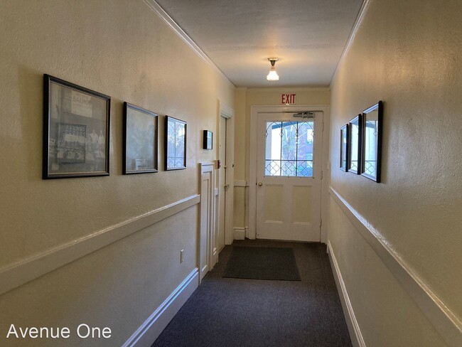 Building Photo - 1 br, 1 bath House - 1508 10th Ave E #204