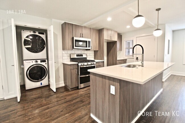 Building Photo - 1 Bedroom with Balcony at Roanoke Apartments