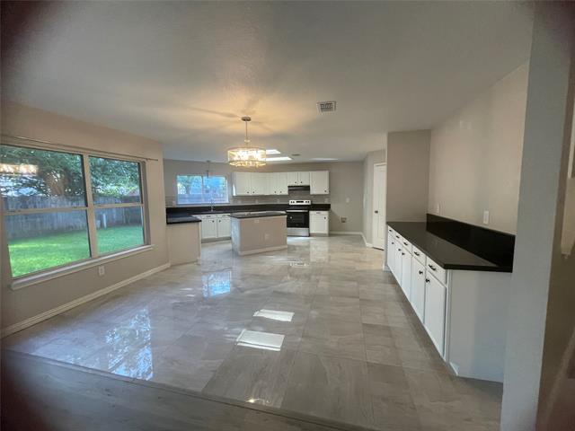 Building Photo - 3152 Pine Valley Dr