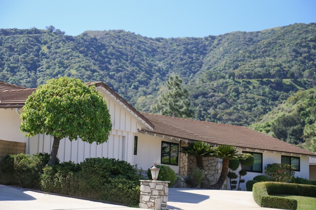 Building Photo - 1310 J Lee Cir