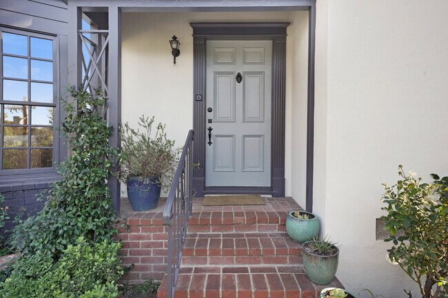 Welcome Home! - 1522 Forest Knoll Dr