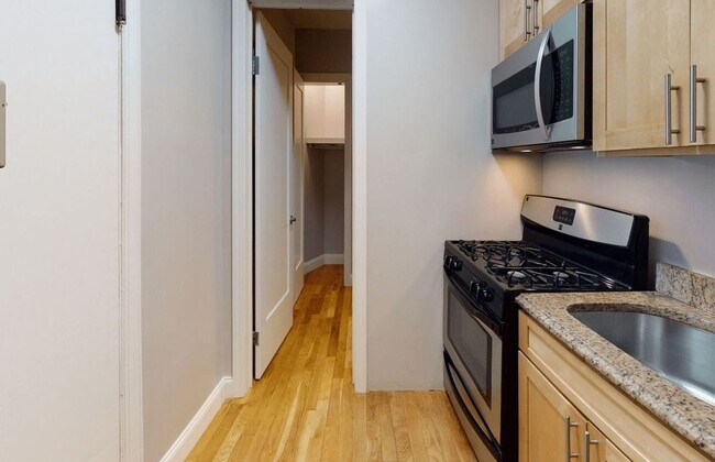 Building Photo - 83 Hamilton Pl