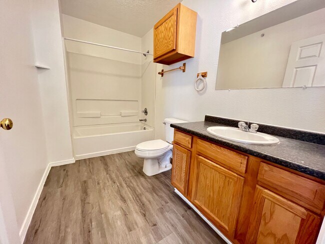 Building Photo - 1038 Palomas Dr SE