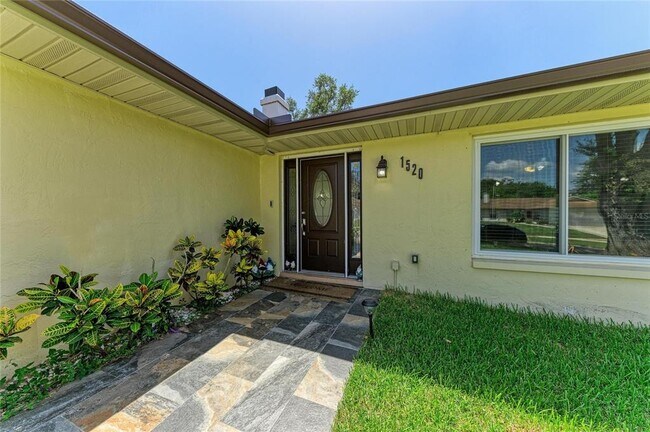 Foto del edificio - 1520 Sunnyhills Dr