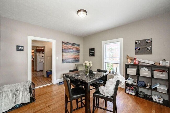 Foto del edificio - 218 University Ave - Mine That Bird