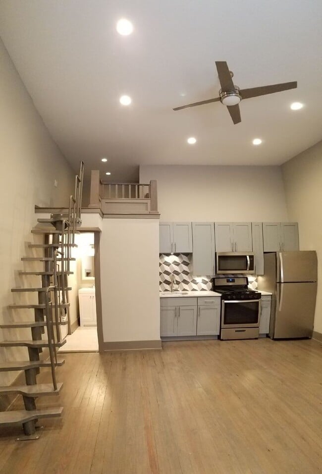 Building Photo - 2957 N Avers Ave