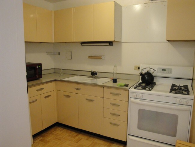 Kitchen - 1400 E 55th St