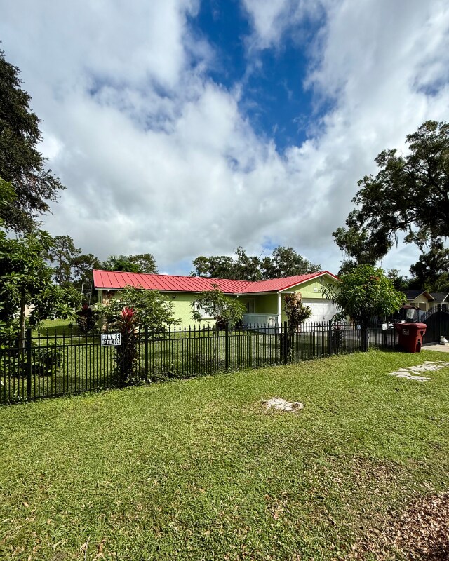 Foto del edificio - 108 Burchwood Ave