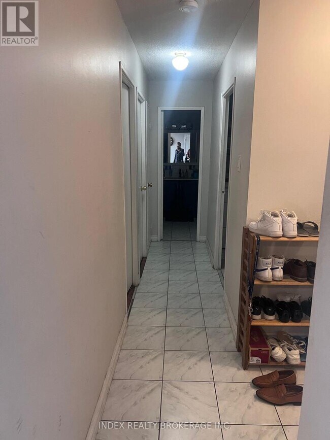 Photo du bâtiment - 3533 Derry Rd E