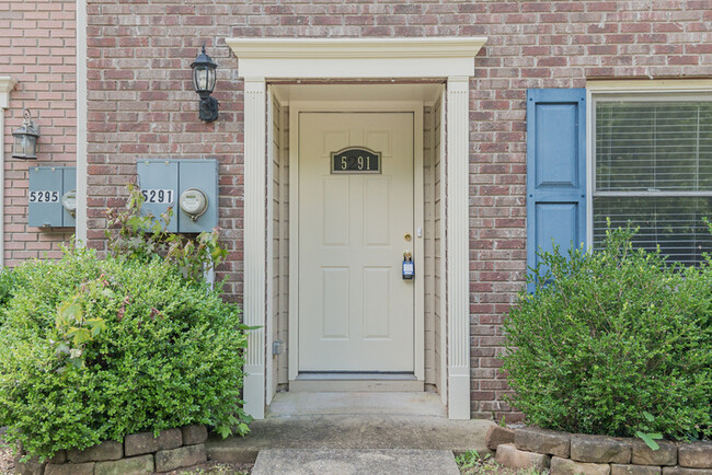 Foto del edificio - 5291 Falling Creek Ln
