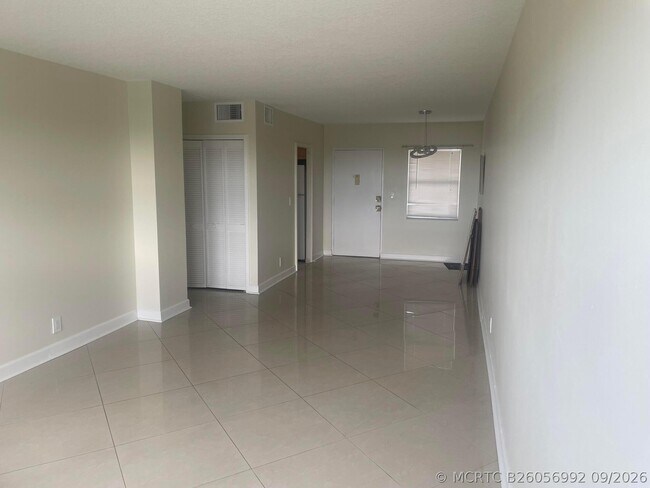 Foto del edificio - 2555 NE 11th St
