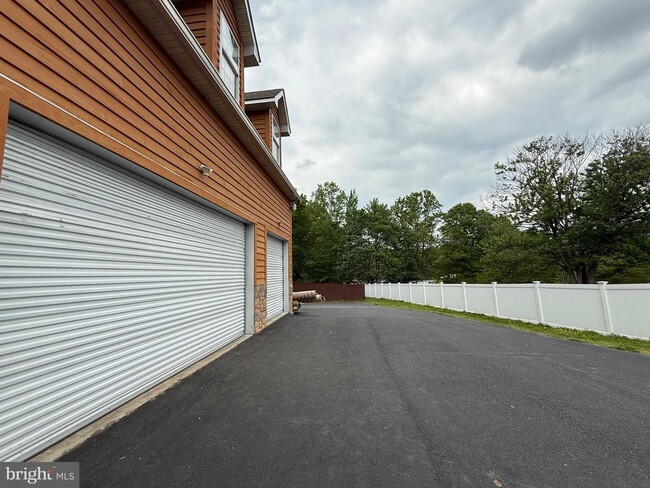 Building Photo - 4027 Bonnie Brae Ct