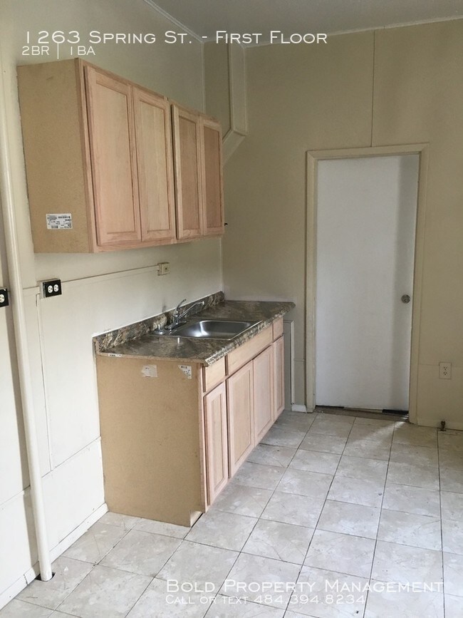 Building Photo - 1st floor Apartment on Spring & 13th