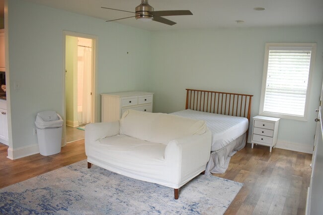 Foto del edificio - 393 Whisper Park Dr