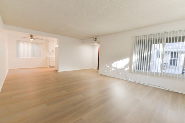 Building Photo - 306 Avenida Granada