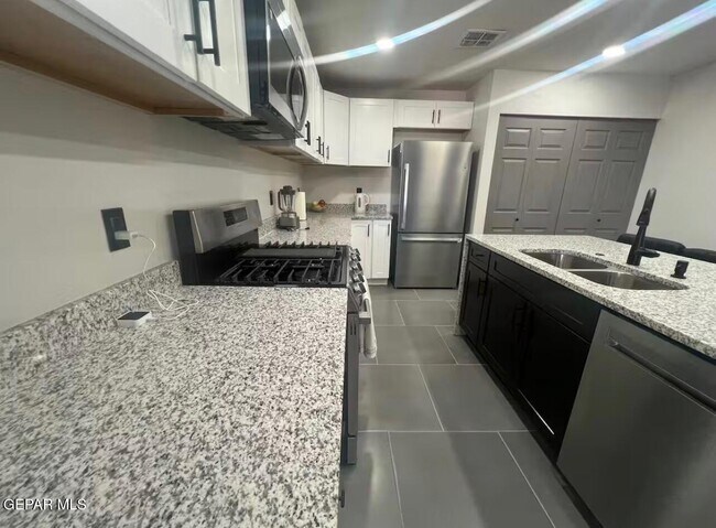 Foto del edificio - 6902 S Angora Loop Ave