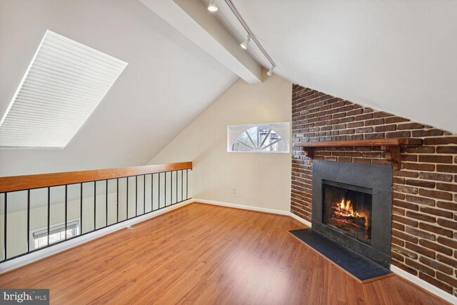 Building Photo - 1415 E Abingdon Dr
