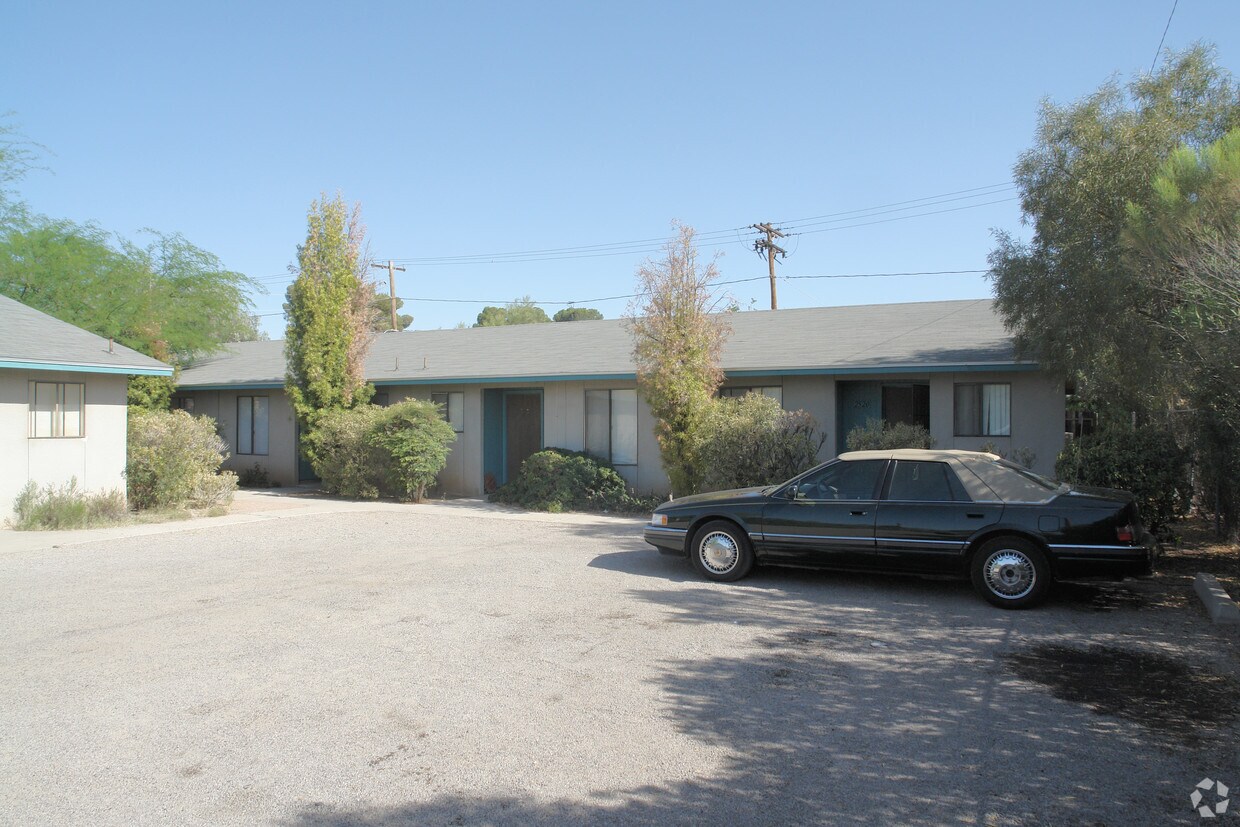 Primary Photo - 2520-2526 E Glenn St