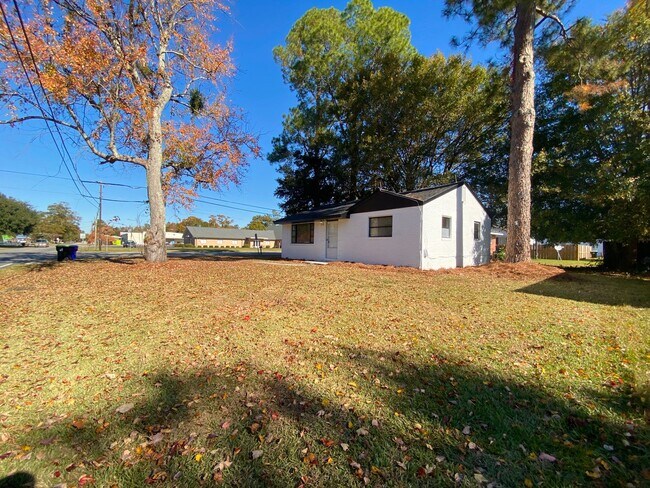 Building Photo - Quaint Brick house in Downtown Burgaw