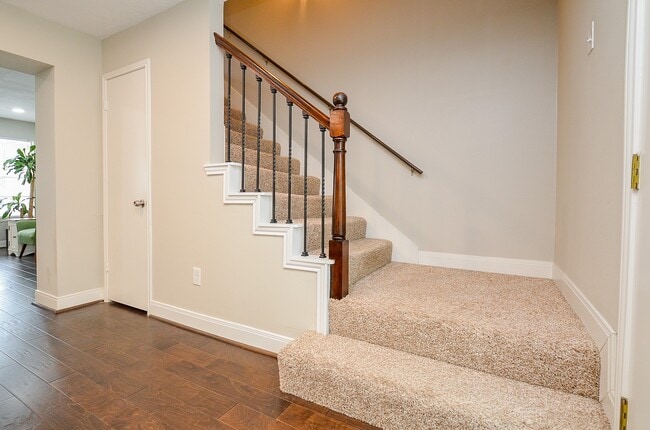 Building Photo - 2019 Briarlee Dr