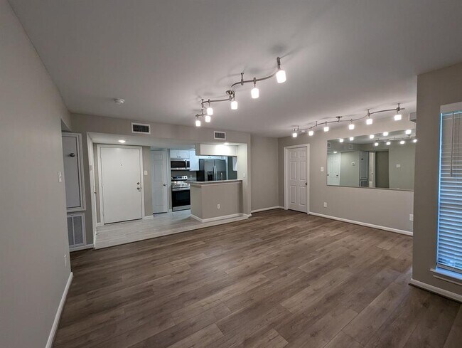 Foto del edificio - 3919 Fairmont Pkwy