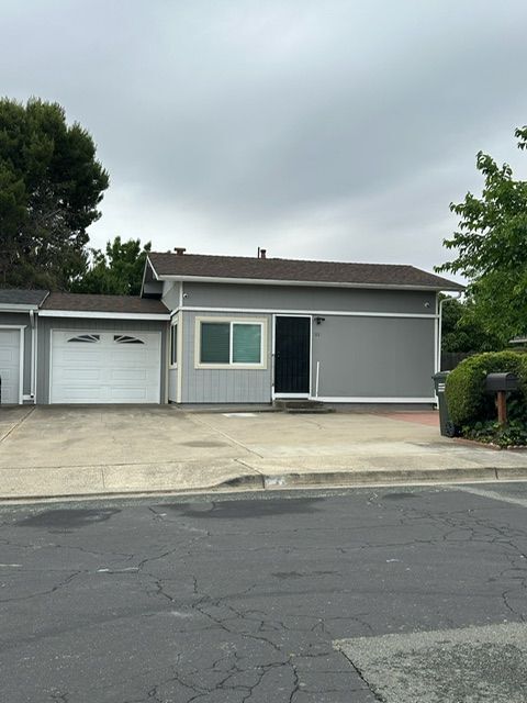 Building Photo - 111 Francisco Villa Dr