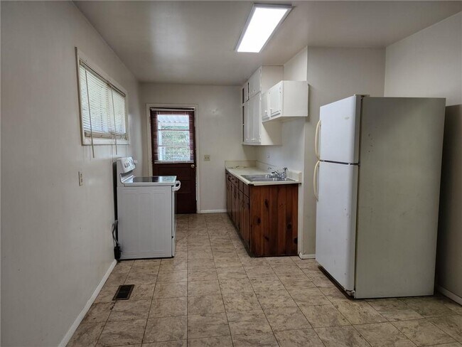 Building Photo - 6279 Susan Ln