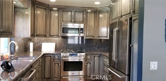 Building Photo - 8566 Fallbrook Cir