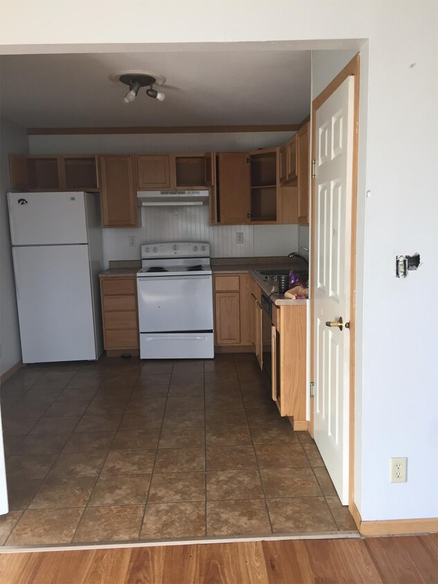 136 Earl St Unit 13606, Evansdale, IA 50707 Room for Rent in