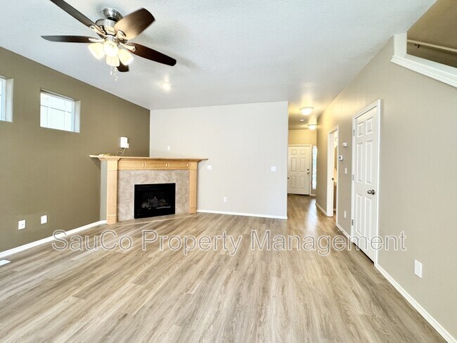 Building Photo - 4572 SE Olivewood St