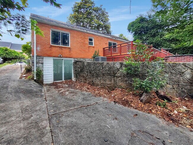 Foto del edificio - 1457 Clairmont Rd