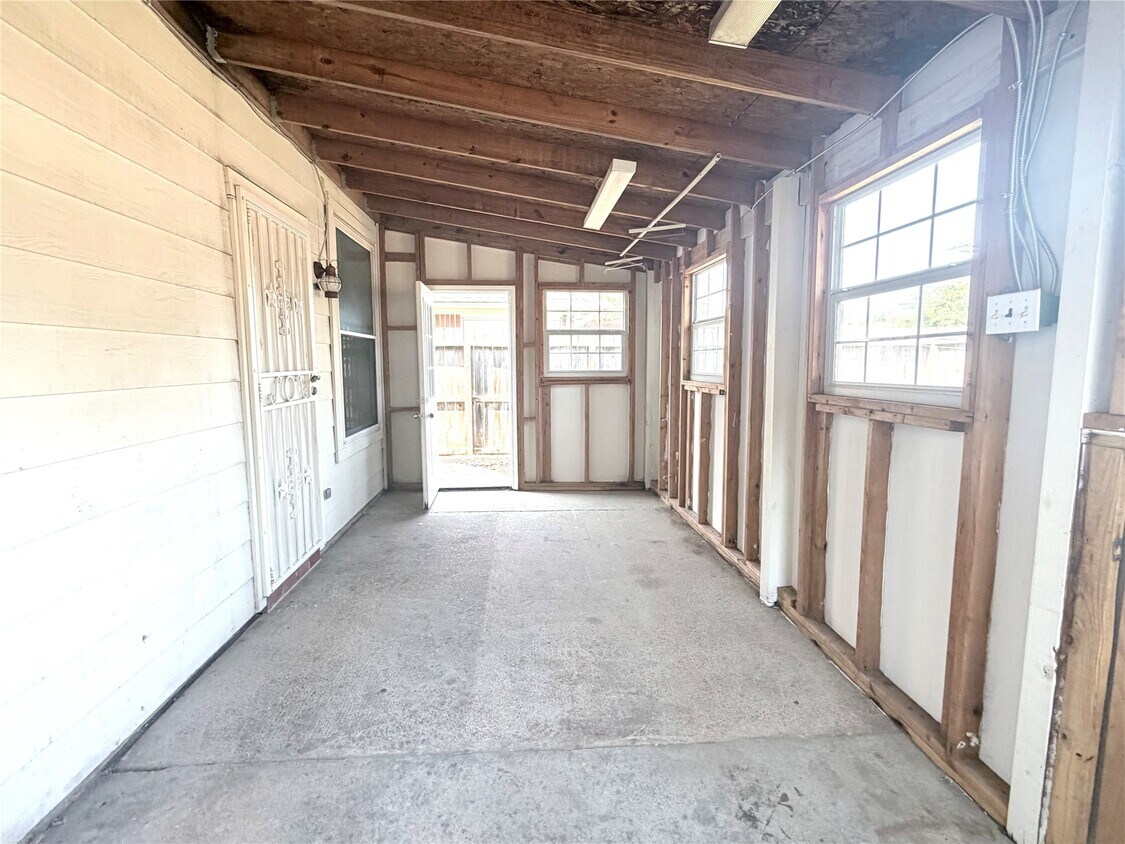 Foto del edificio - 12211 Meadow Crest Ct