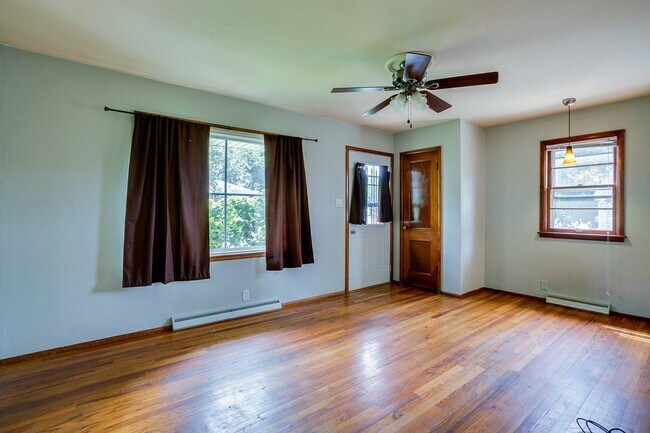 Foto del edificio - 1714 W Clark - 2 Bed Bungalow - Available ...