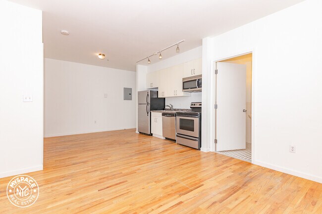 Foto del edificio - 324 Melrose St