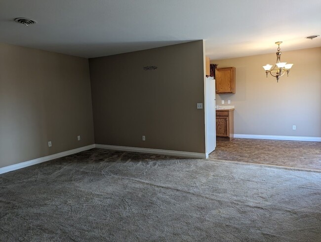 Foto del edificio - Attractive 3 bedroom 2 bath Condo in Wonderful Quiet Lewiston Neighborhood