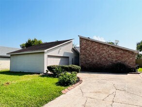 Building Photo - 327 Maybrook Dr