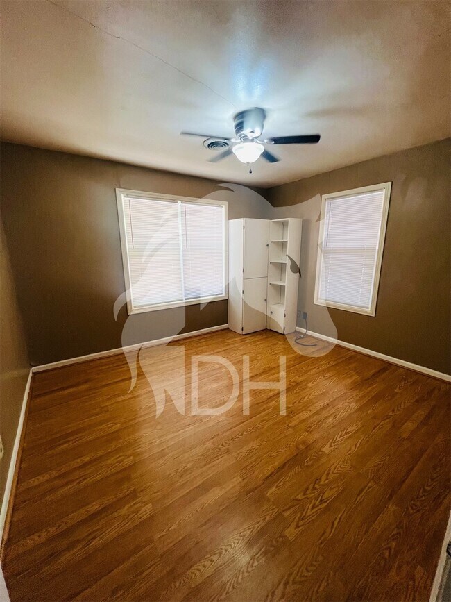 Foto del edificio - 1818 N Washington St