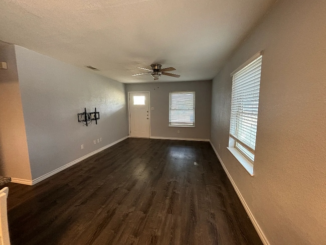 Foto del edificio - 901 Marilyn Dr