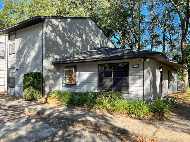 2BR/1BA Flat in Marchwood - Available Nove... - 2BR/1BA Flat in Marchwood - Available Nove... House