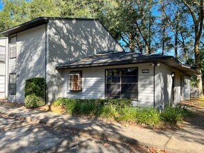 Building Photo - 4320 SW 20th Ln