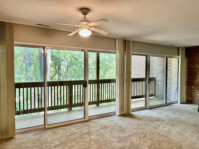 Foto del edificio - 5817 Oakwood Dr