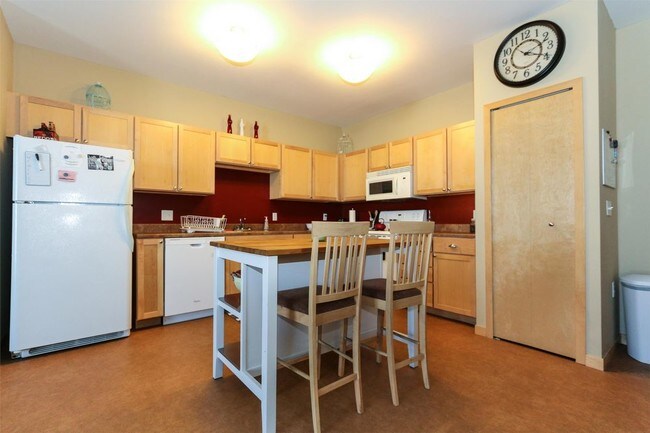 Foto del edificio - 2750 Cedar Ave S