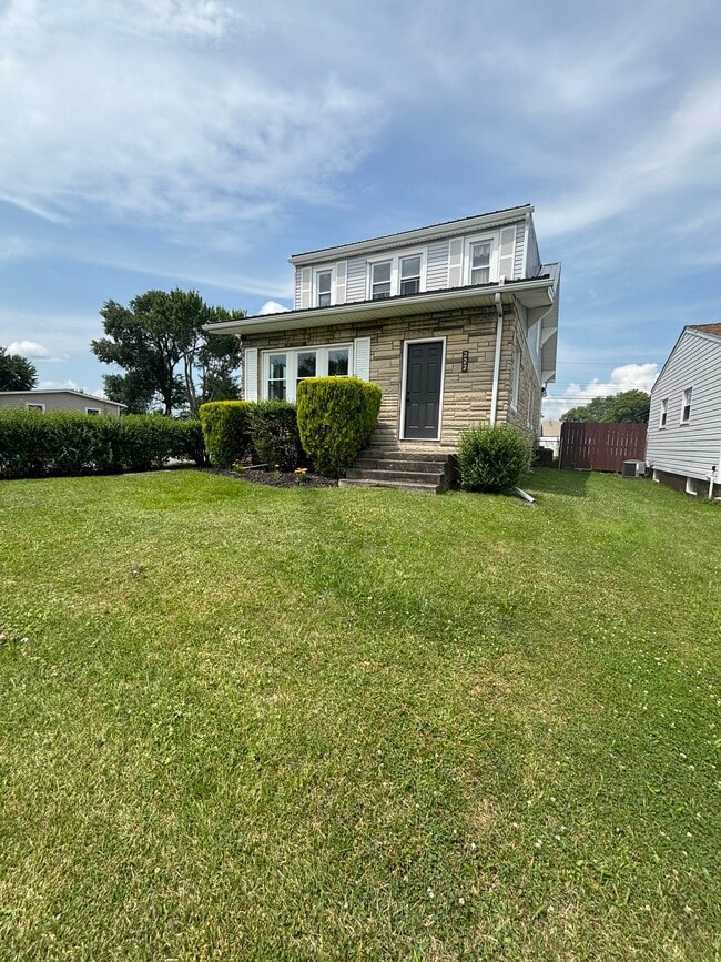 Building Photo - 222 Parkedge Ave