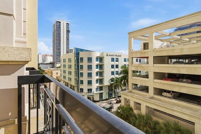Foto del edificio - 801 S Olive Ave