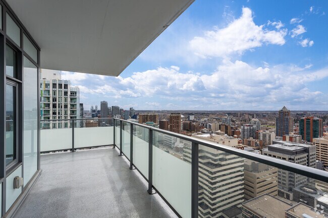 2ch., 1ba - 895pc - Versus